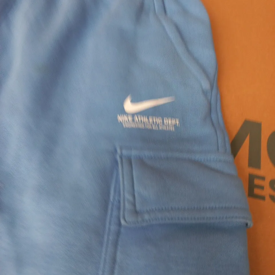 NIKE BLUE ATHLETIC SHORTS WITH CARGO POCKETS - SIZE L