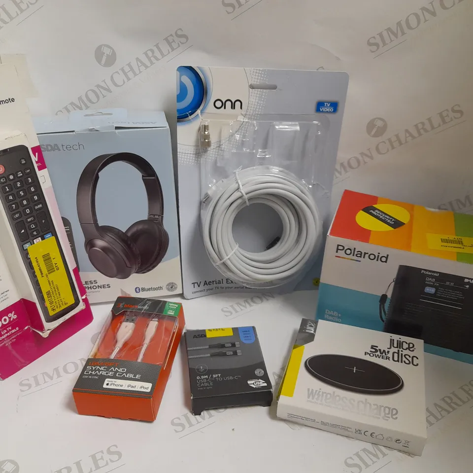 BOX OF APPROX 15 ITEMS TO INCLUDE ONN TV AERIAL EXTENSION, ONE FOR ALL LG REPLACEMENT REMOTE, JUICE 5W WIRELESS CHARGING PAD
