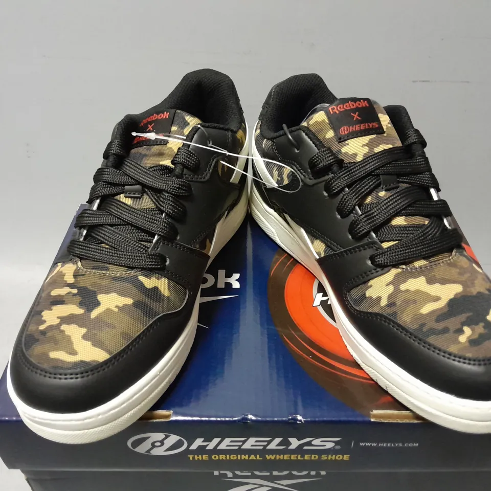 BOXED PAIR OF REEBOK x HEELYS LOWS IN CAMO & NAVY - UK 5