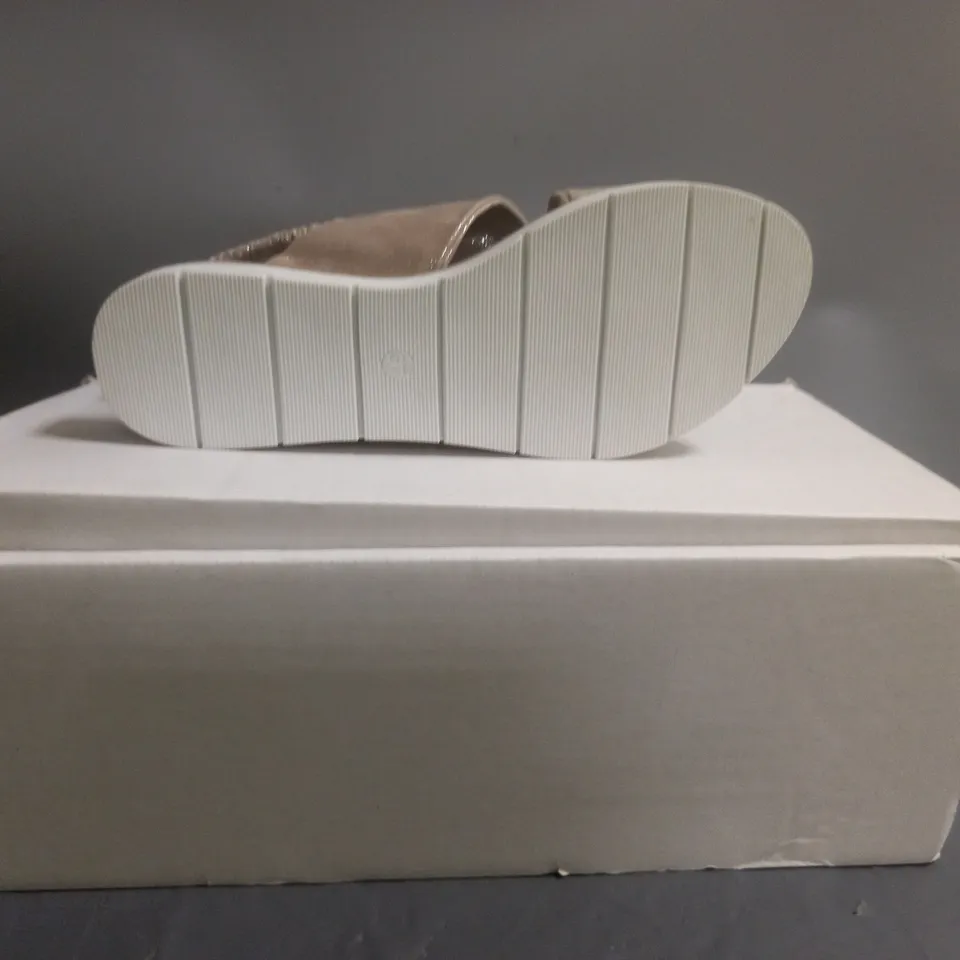 MODA IN PELLE NASELLIE SANDALS SILVER SIZE 4