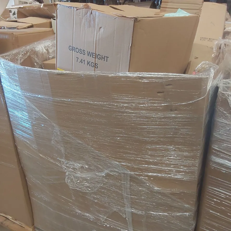PALLET CONTAINING A VERY LARGE QUANTITY OF ASSORTED DESIGNER LIGHTING PRODUCTS TO INCLUDE: WALL LIGHTS, TABLE LAMP, CEILING LIGHT ECT