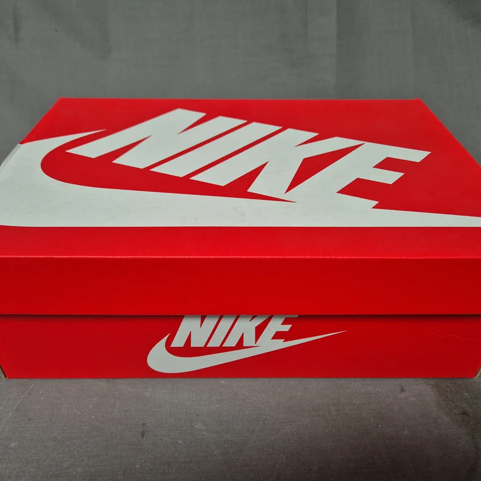 BOXED PAIR OF NIKE W AIR MAX 200 SHOES IN WHITE/RED UK SIZE 7