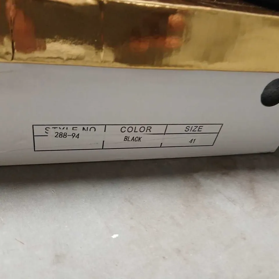 LOUDLOOK KNEE-HIGH BOOT – BLACK, UK 7 (EU 41)