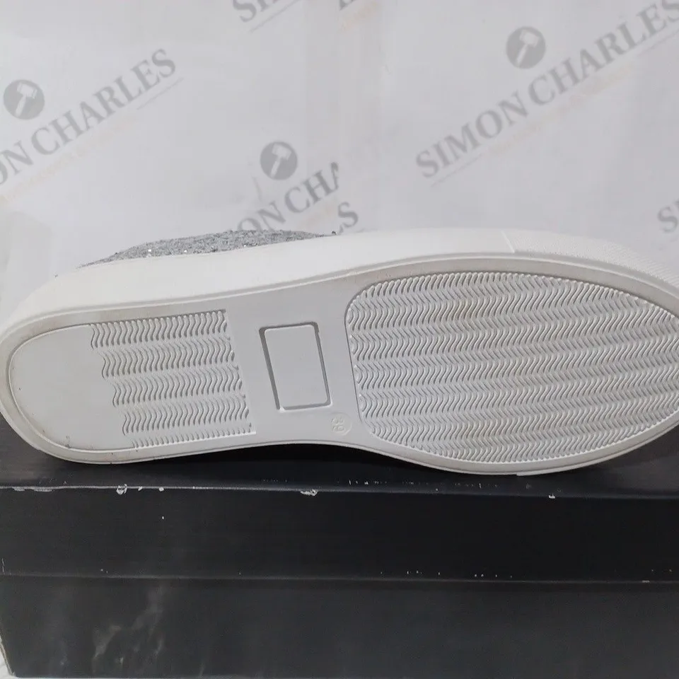 BOXED FRENCH CONNECTION LADIES SARA GLITTER - SIZE 6