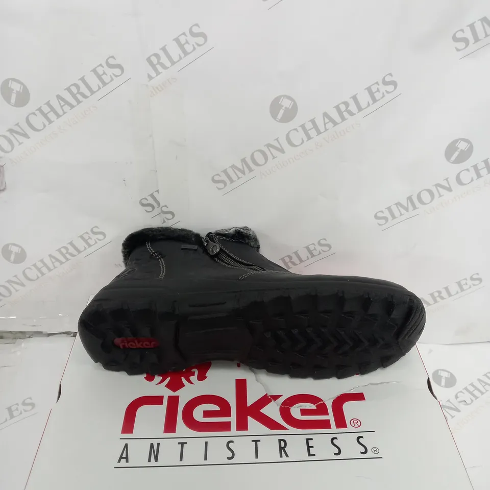 BOXED PAIR OF RIEKER ANTISTRESS BLACK ANKLE BOOTS SIZE 7.5 
