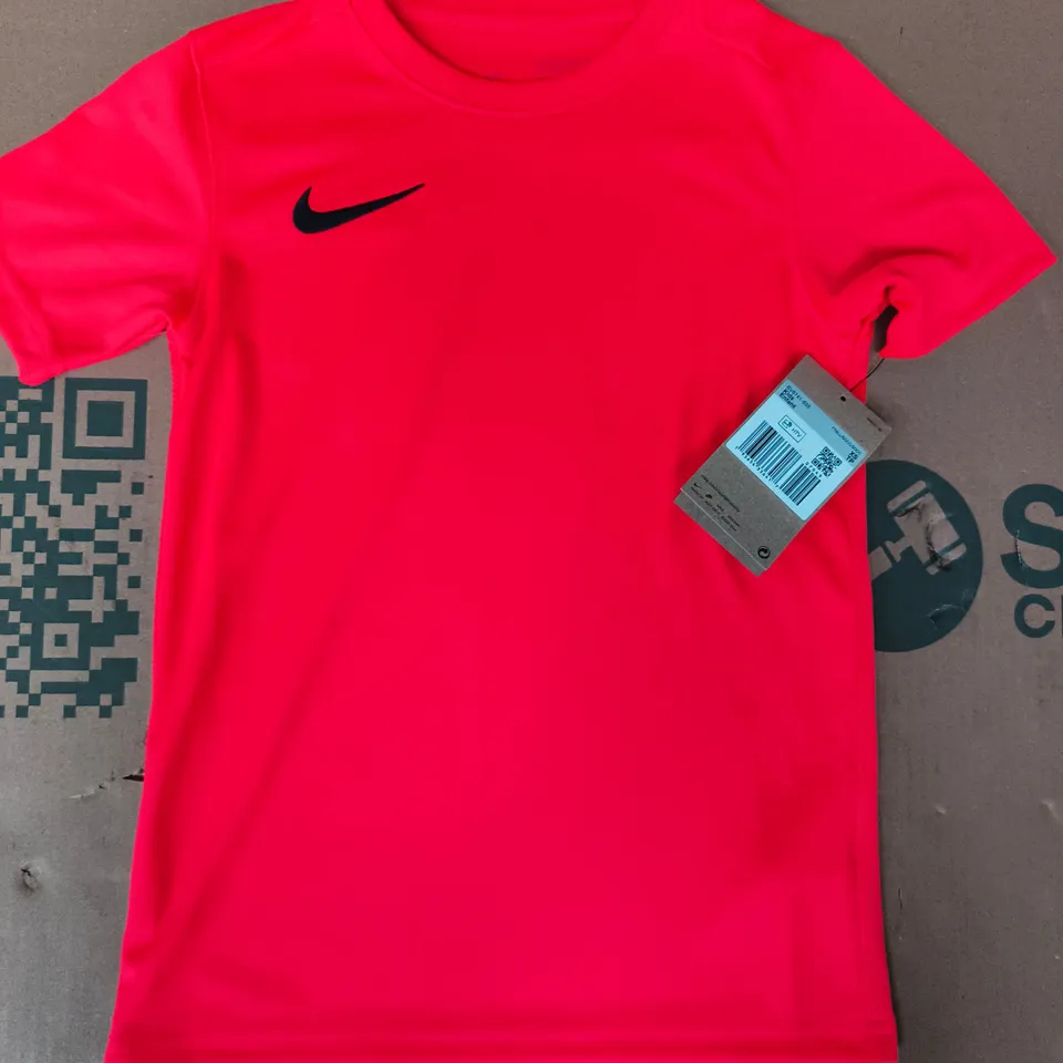 NIKE KID'S SHORT SLEEVE T-SHIRT IN STARBURST ORANGE SIZE XS