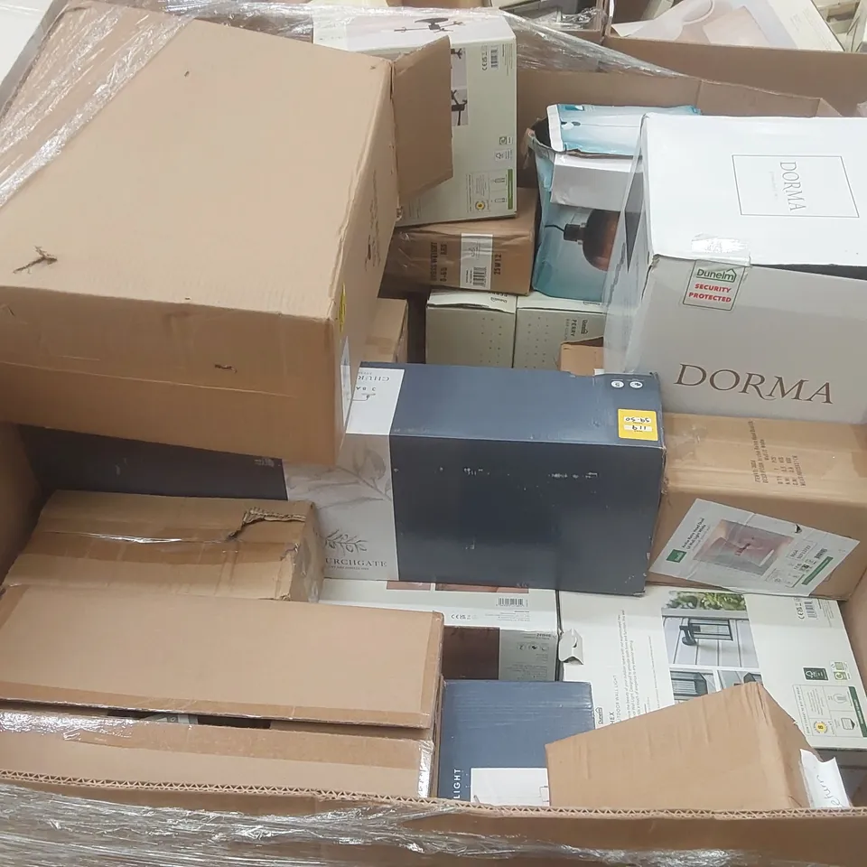PALLET CONTAINING A VERY LARGE QUANTITY OF ASSORTED DESIGNER LIGHTING PRODUCTS INCLUDING: NESA TOUCH TABLE LAMP, RHETT FLOOR LAMP BASE, ALTO 4 LIGHT SPOTLIGHT BAR, FLOYD TABLE LAMP ECT