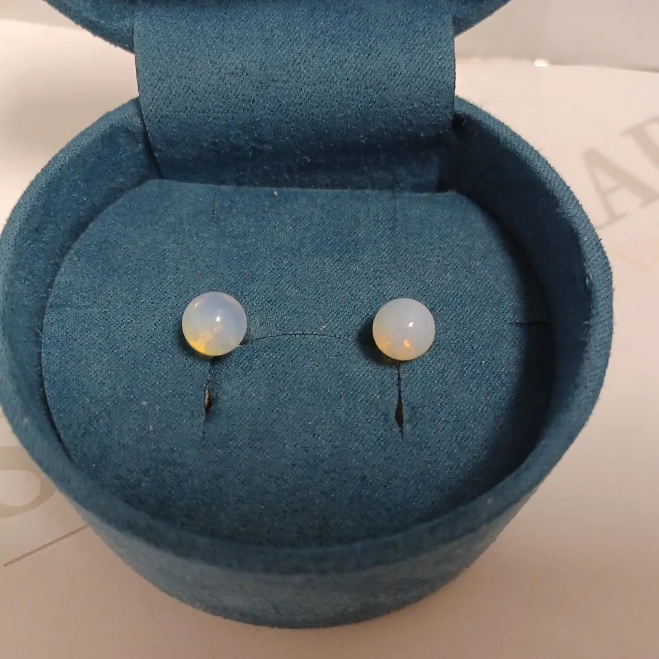 PAIR OF PEARL EFFECT SILVER STUD EARRINGS