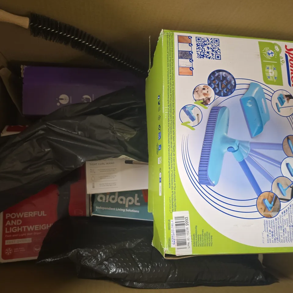 BOX OF APPROXIMATELY 8 ASSORTED HOUSEHOLD ITEMS TO INCLUDE RADIATOR AIRER, ETC
