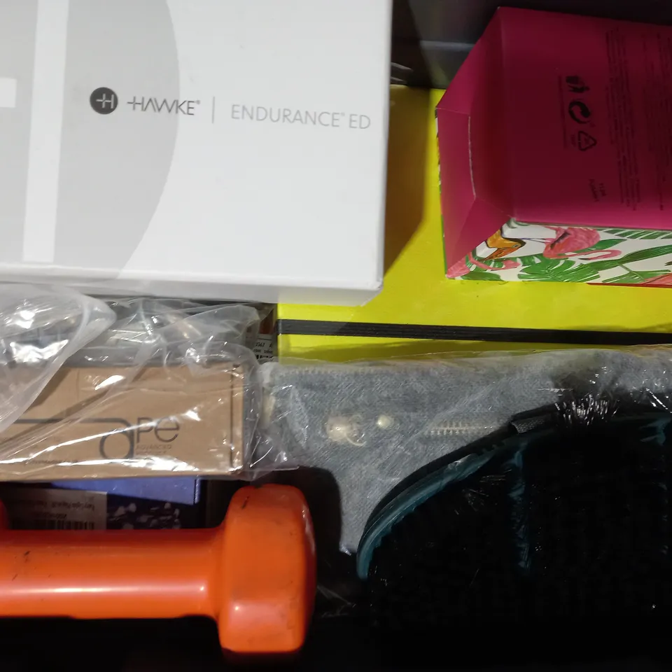 APPROXIMATELY 15 ASSORTED HOUSEHOLD ITEMS TO INCLUDE DINGBATS NOTEBOOK, LUGGAGE SCALE, ALUMINIUM WIRE, ETC