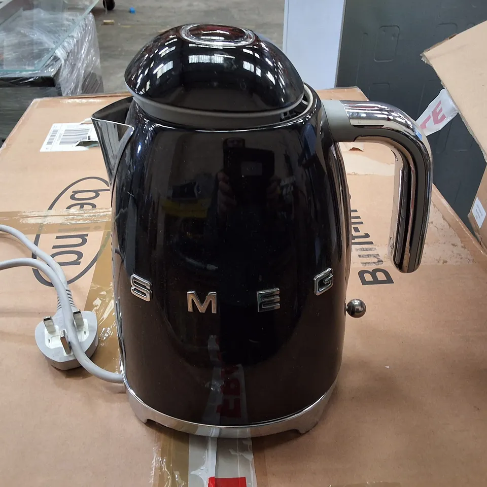 BOXED SMEG 50'S STYLE ELECTRIC KETTLE, BLACK