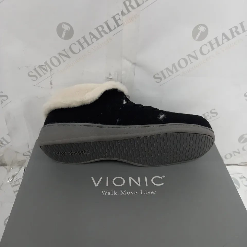 BOXED VIONIC BELIEVE SLIPPERS IN BLACK SIZE 5