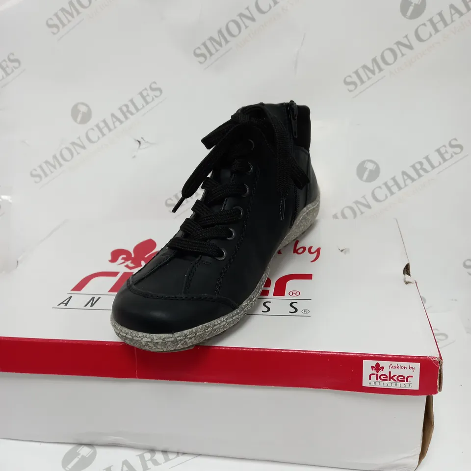 BOXED PAIR OF RIEKER ANTISTRESS SHOES SIZE EUR 38