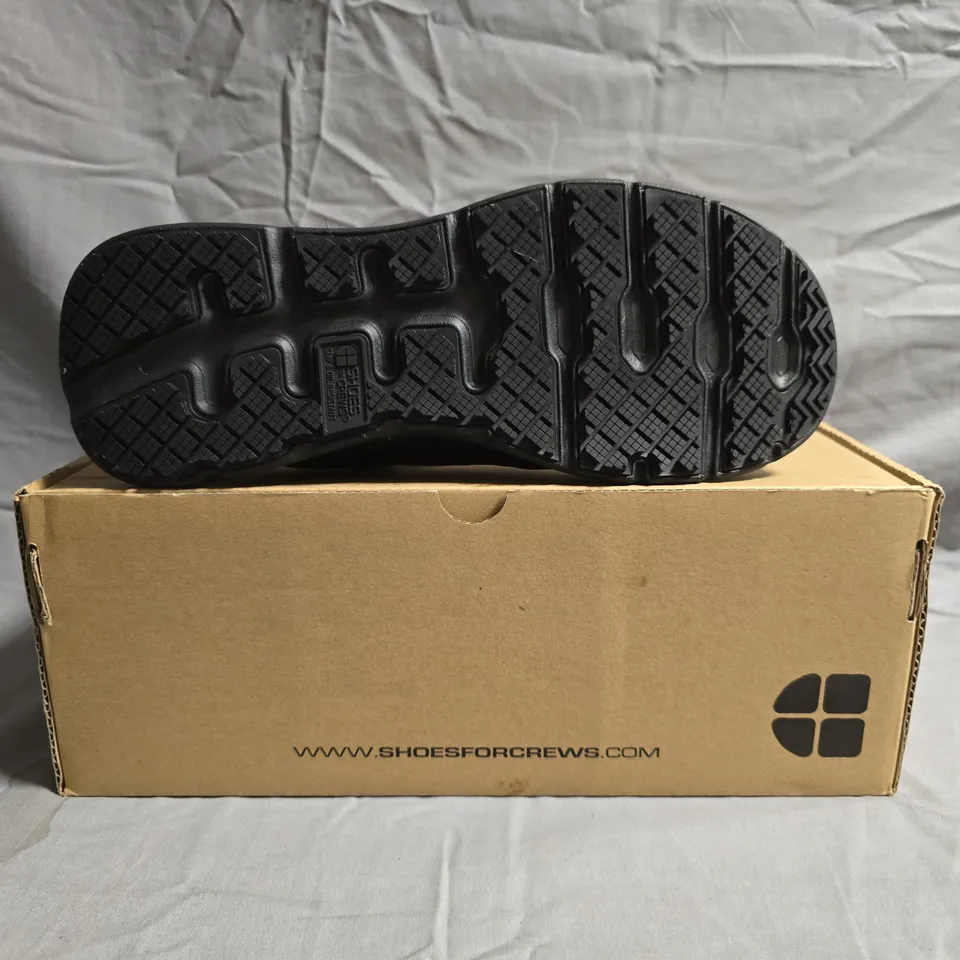 BOXED PAIR OF SHOES FOR CREWS ENDURANCE II TRAINERS IN BLACK SIZE UK 8