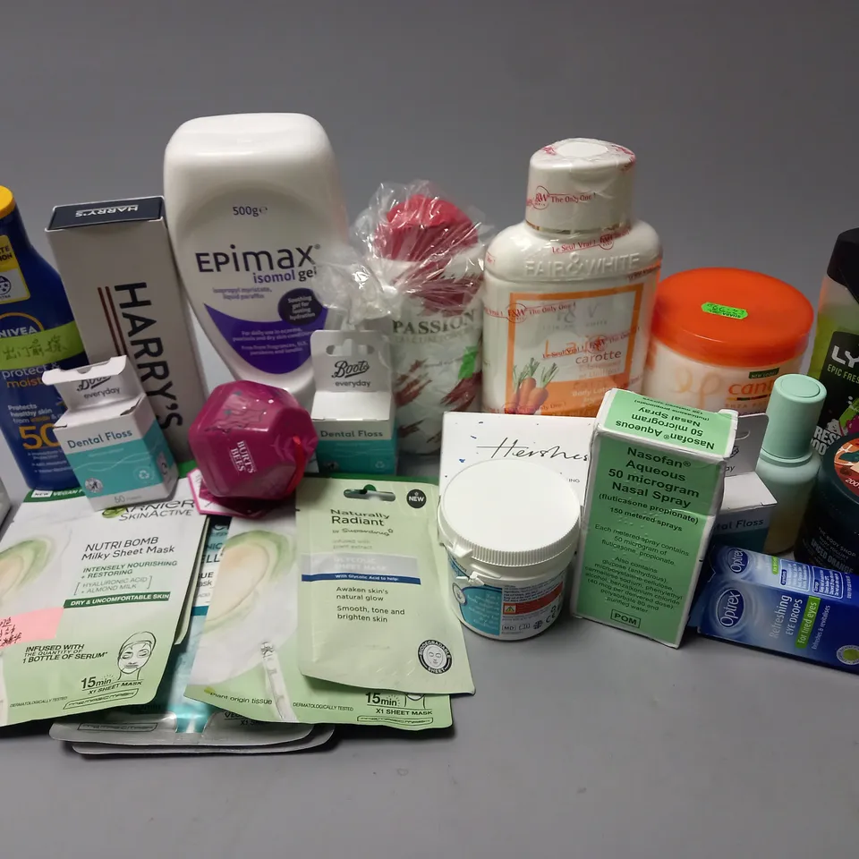 APPROXIMATELY 20 ASSORTED COSMETICS ITEMS TO INCLUDE EPIMAX ISOMOL GEL (500g), FAIR & WHITE CARROT BODY LOTION (485ml), CANTU ARGAN OIL SHEA BUTTER, ETC