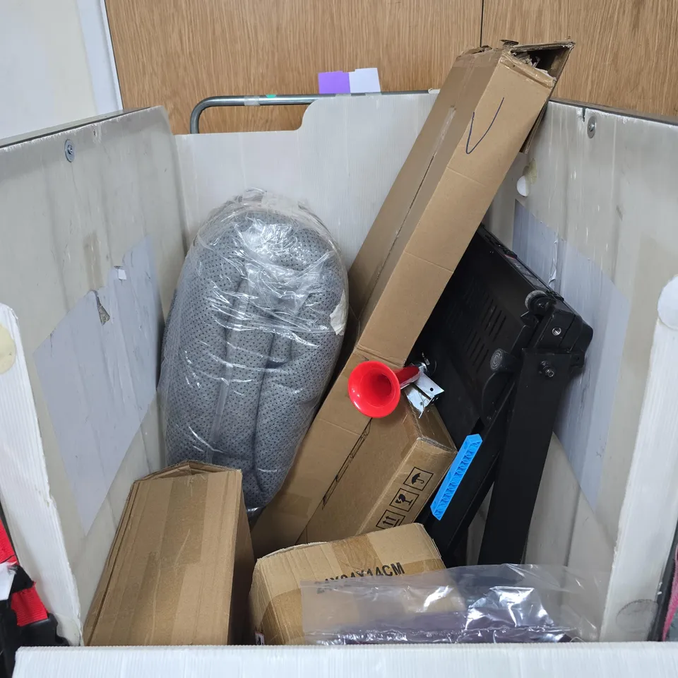 CAGE OF APPROXIMATELY 10 ASSORTED ITEMS TO INCLUDE CLOTHES HANGER ETC