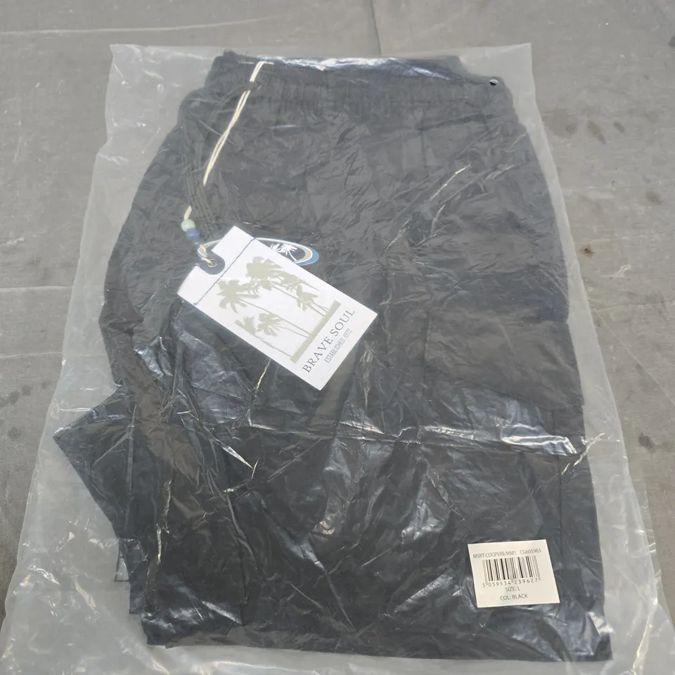 BRAVE SOUL BLACK SHORTS – SIZE L