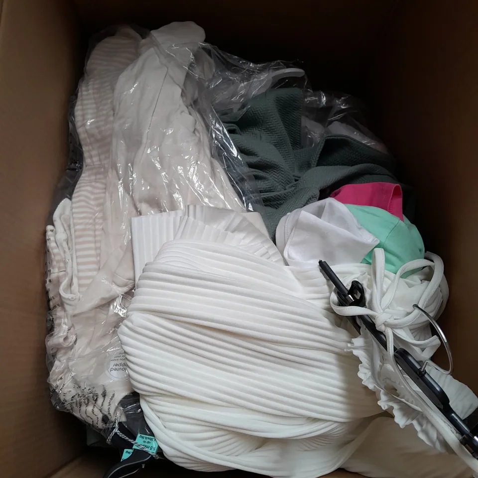 BOX OF APPROXIMATELY 12 ASSORTED KIDS CLOTHING ITEMS TO INCUDE - TROUSERS, TOPS, WAISTCOAT, ETC