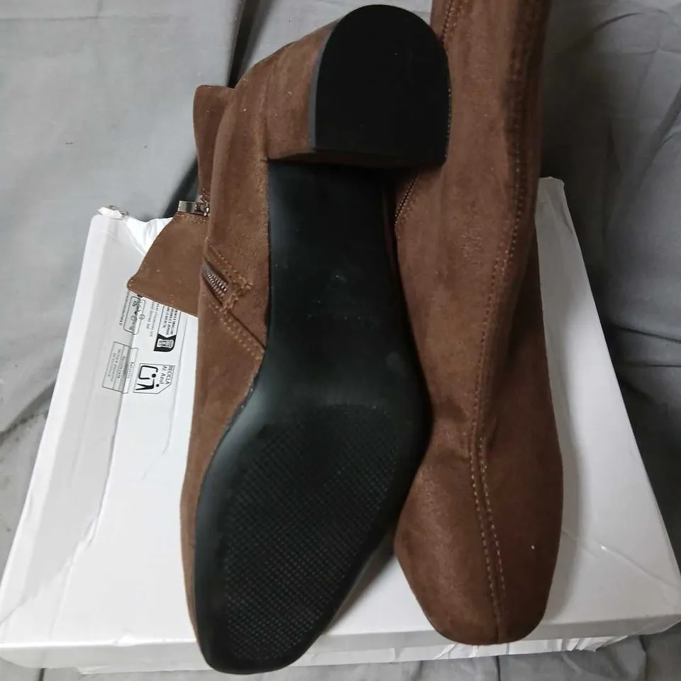 BROWN SUEDE ANKLE BOOTS – UK 7 (EU 40)