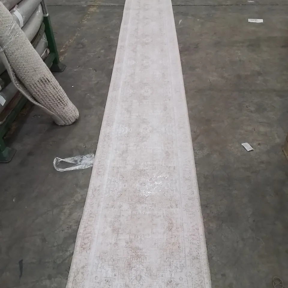 QUALITY DESIGNER AREA RUG - APPROXIMATELY 600X60CM