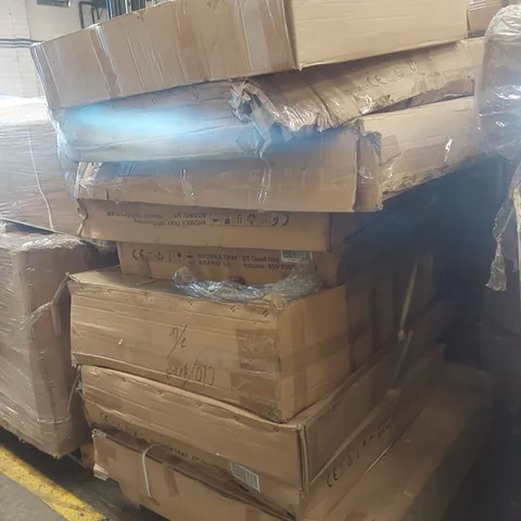 PALLET CONTAINING A LARGE QUANTITY OF ASSORTED BATHROOM FURNITURE PARTS INCLUDING: SHOWER TRAYS, SHOWER ENCLOSURE PARTS ECT