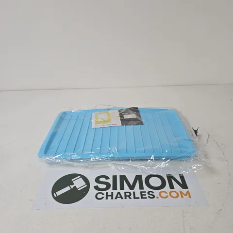 APPROXIMATELY 15 ASSORTED HOUSEHOLD ITEMS INCLUDING DRAINING BOARD AND SURF WASHING CAPSULES 