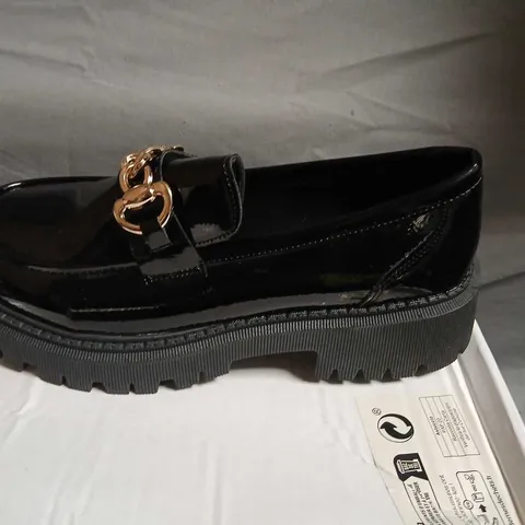 BLACK PATENT LEATHER LOAFERS WITH GOLD HORSEBIT DETAIL (EU 41) UK 8 