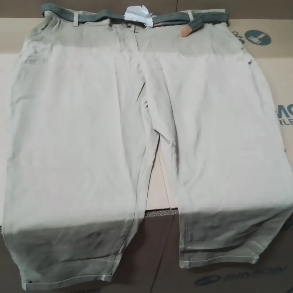 BOXED BRAND NEW APPROXIMATELY 18 JULIPA CHINO TROUSERS STONE SIZE 28