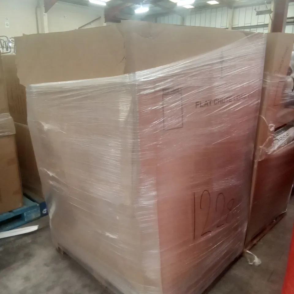 PALLET OF ASSORTED ITEMS INCLUDING BENKSTEIN TOILET SEAT, VACMASTER, BRANDSON PEDESTAL FAN, RETRACTABLE GATE, GREENHOUSE CLEAR PLASTIC FILM, KES TOWEL RAIL  