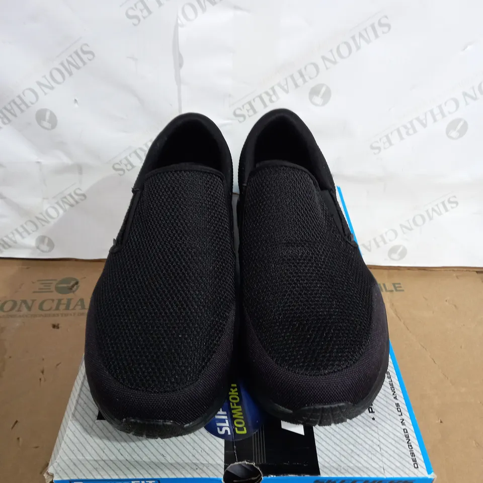 BOXED PAIR OF SKECHERS EXTRA WIDE FIT AIR-COOLED MEMORY FOAM SLIP ON SHOES SIZE 10.5