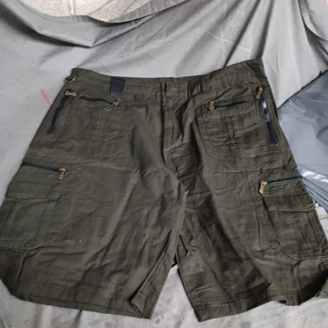 OLIVE GREEN CARGO SHORTS WITH MULTIPLE ZIP POCKETS SIZE 2XL