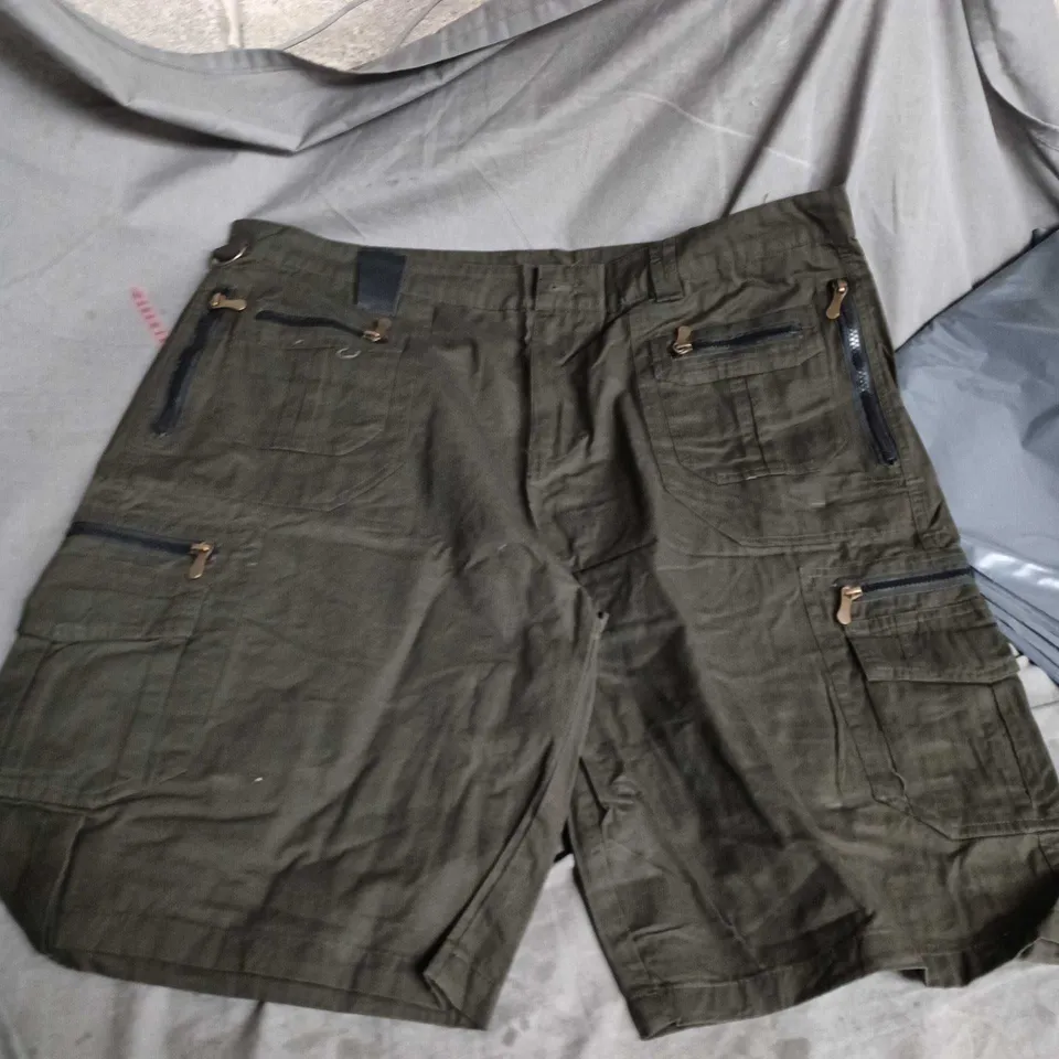 OLIVE GREEN CARGO SHORTS WITH MULTIPLE ZIP POCKETS SIZE 2XL