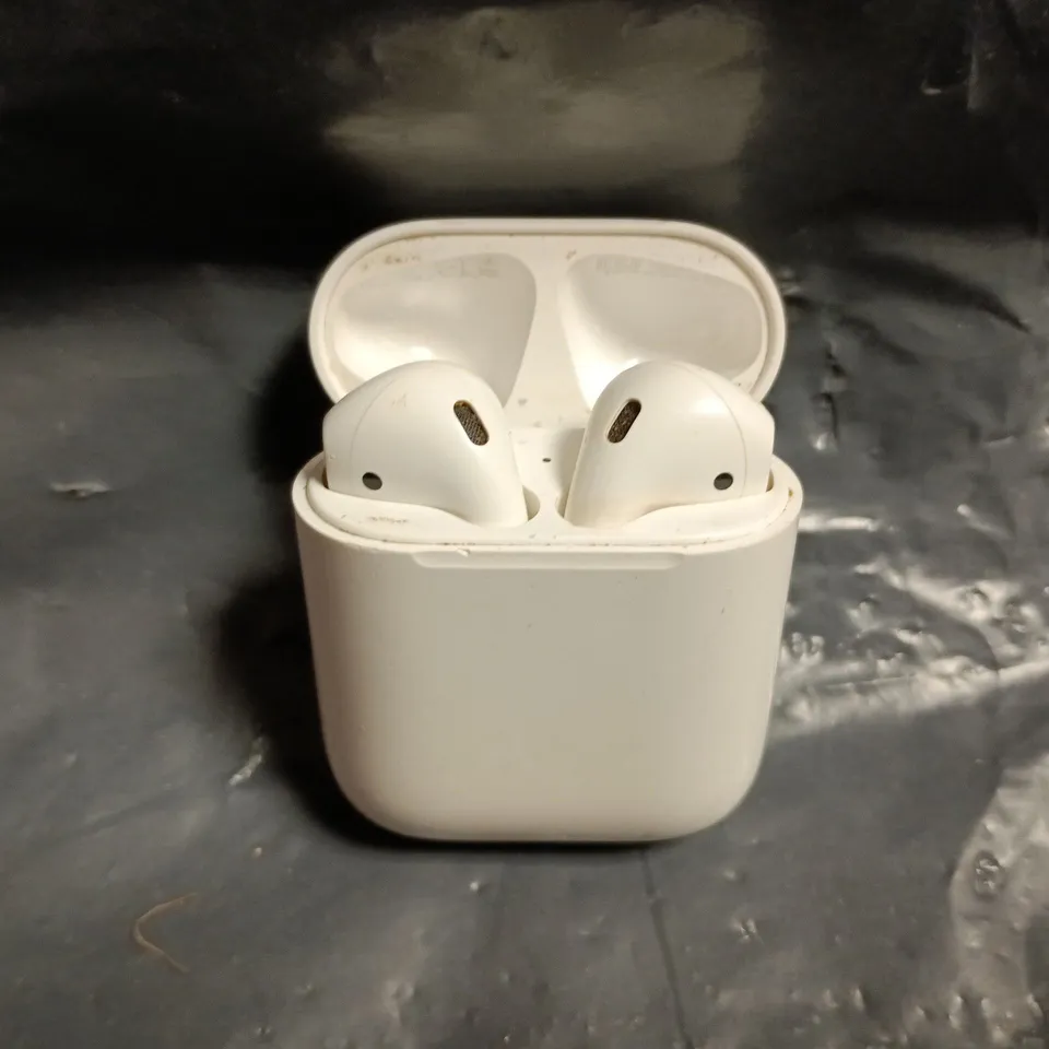 APPLE AIRPODS - MODEL UNSPECIFIED