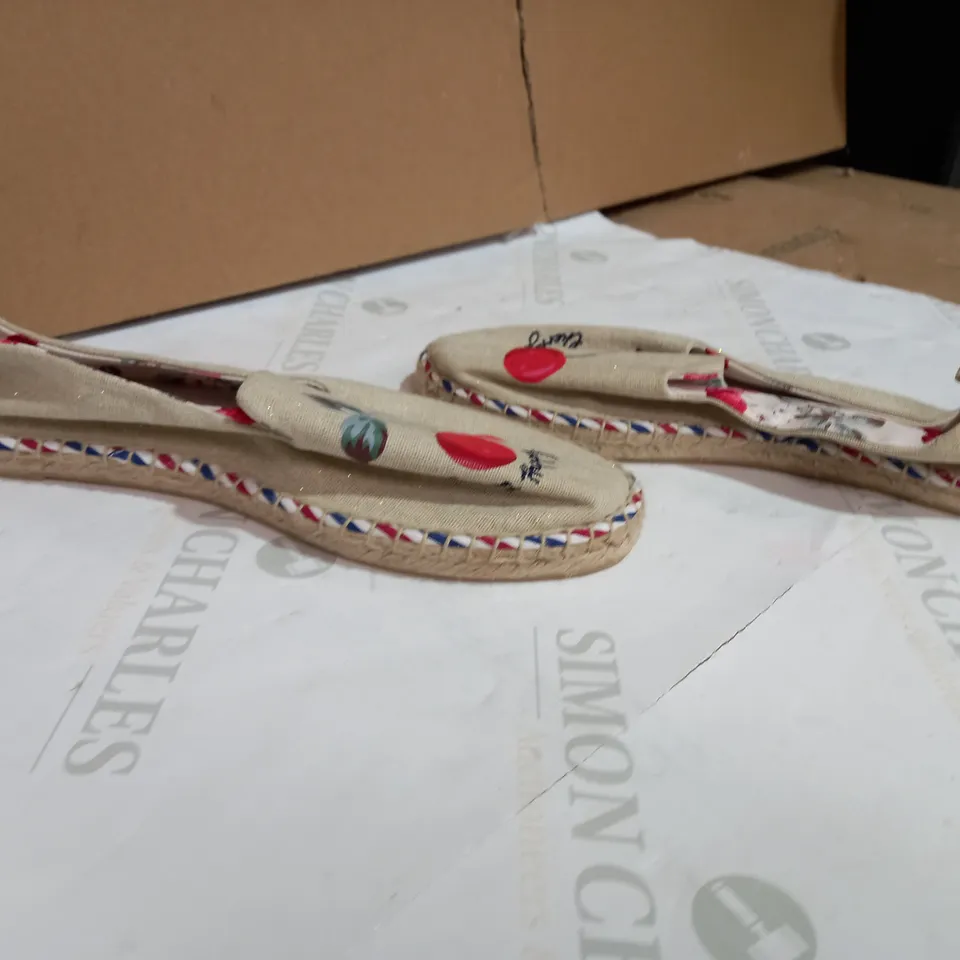 CATH KIDSTON FLAT BLONDE PUMPS IN SIZE 7