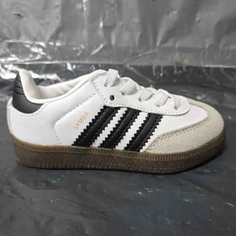 UNBOXED PAIR OF ADIDAS CHILDRENS SAMBA TRAINERS IN WHITE/BLACK - UK 7K