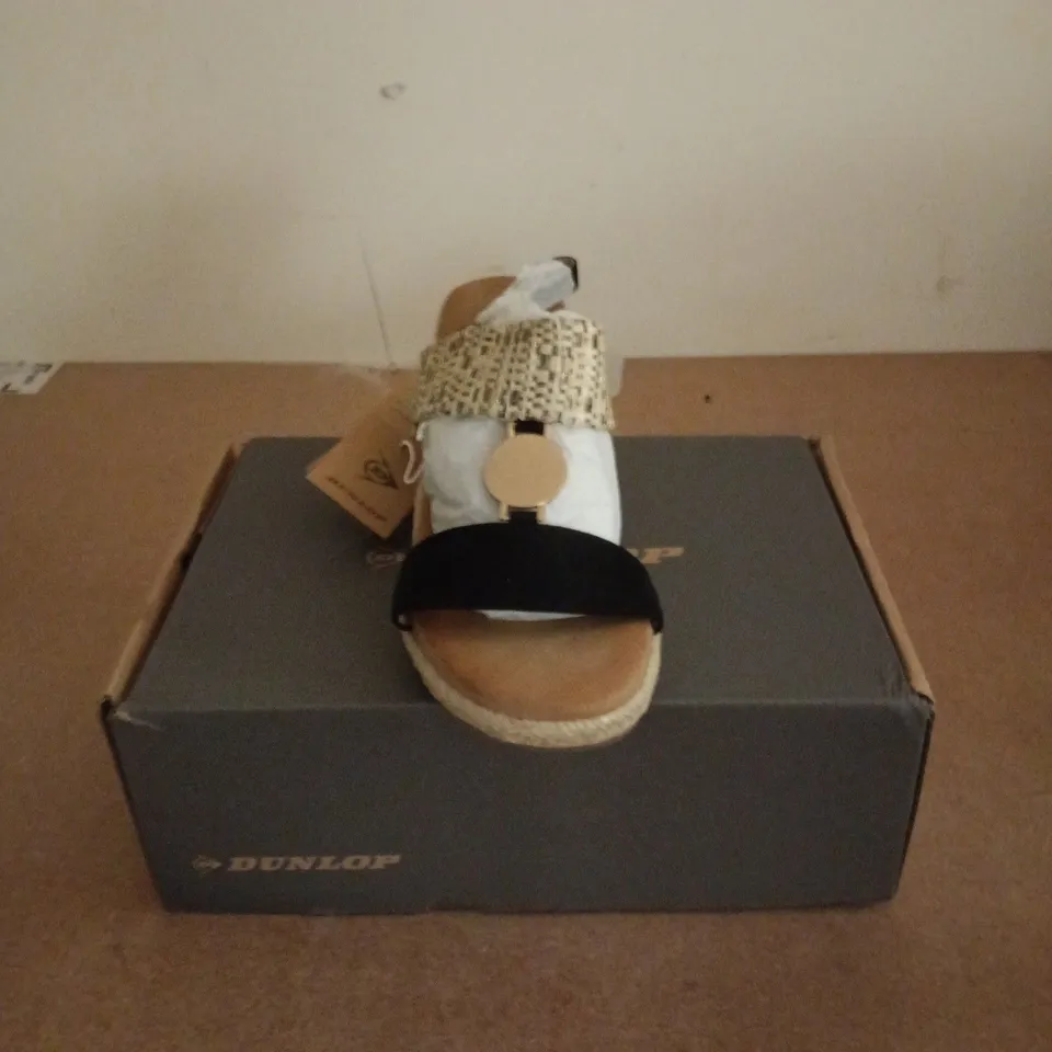 BOXED PAIR OF DUNLOP GIANA SANDALS IN BEIGE/BLACK - UK 6