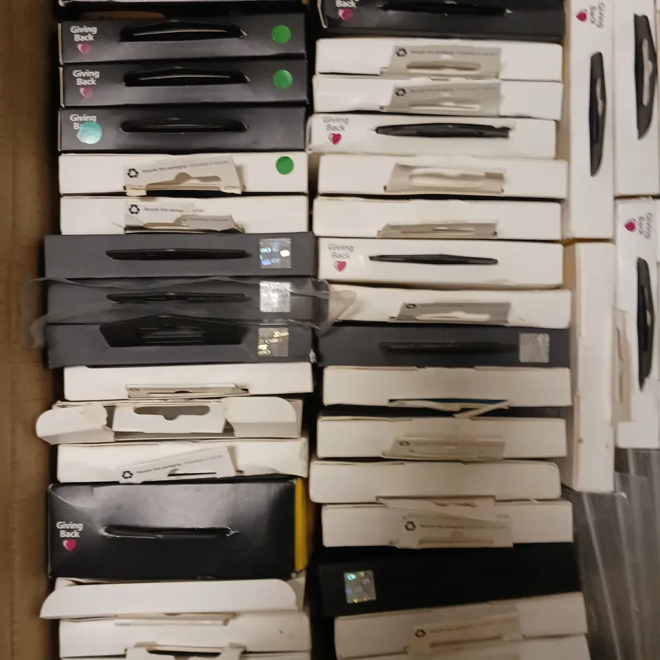 APPROXIMATELY 40 ASSORTED SMARTPHONE PROTECTIVE CASES FOR MODELS TO INCLUDE SAMSUNG GALAXY S10, GALAXY S21, IPHONE 2019 MODEL ETC 