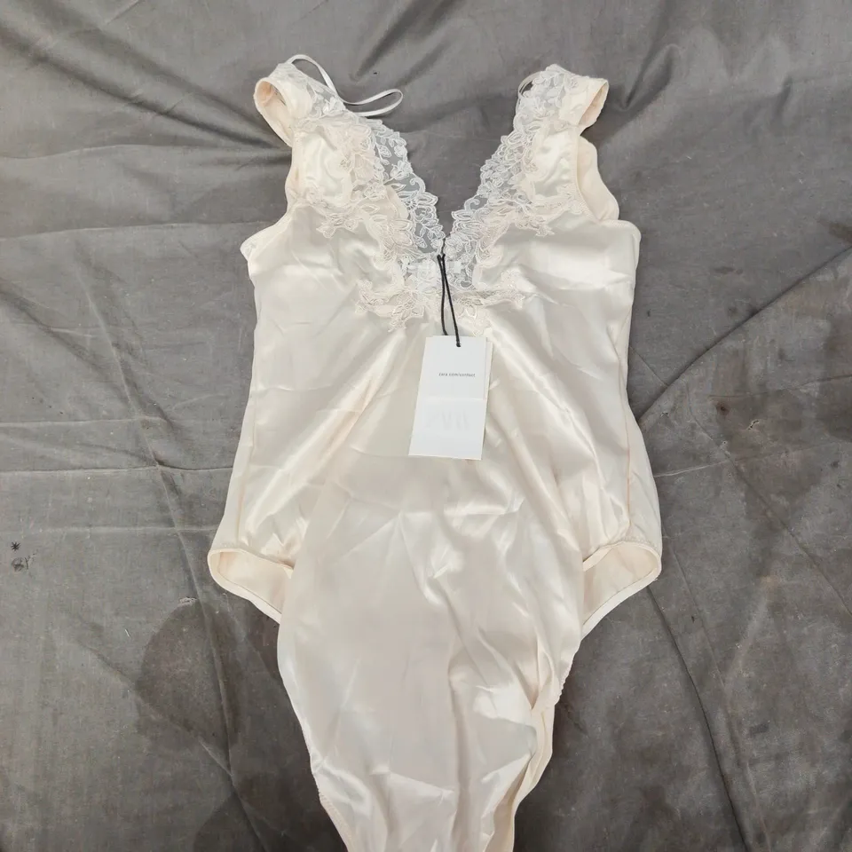 ZARA CREAM SATIN LACE BODYSUIT – WOMEN’S SIZE M