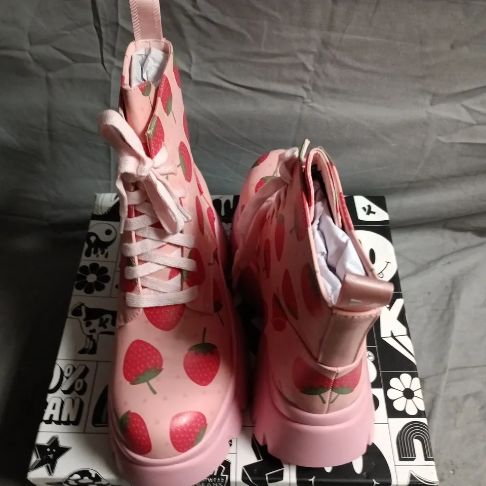 STRAWBERRY SHORTCAKE PINK BOOTS – UK 5