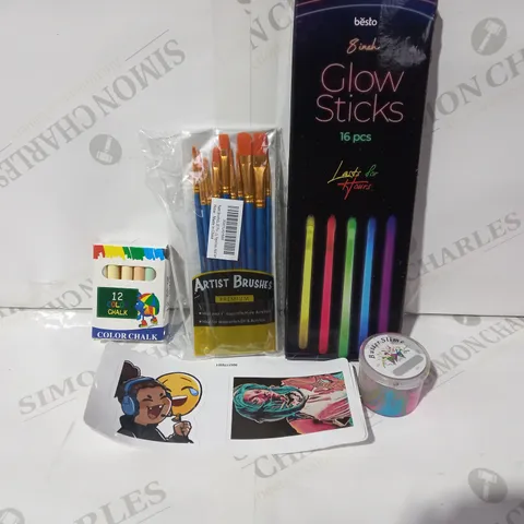 BOX OF APPROXIMATELY 20 ASSORTED TOYS AND GAMES TO INCLUDE BESTO 8 INCH GLOW STICKS, DESIGNER PREMIUM ARTIST BRUSHES, BUTTER SLIME, ETC