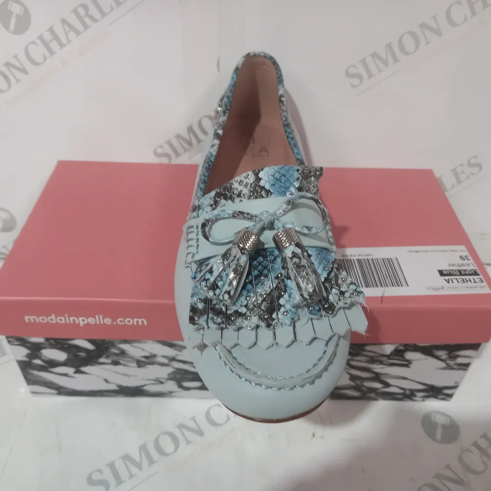 BOXED PAIR OF MODA IN PELLE ETHELIA LOAFERS IN LIGHT BLUE SIZE 6