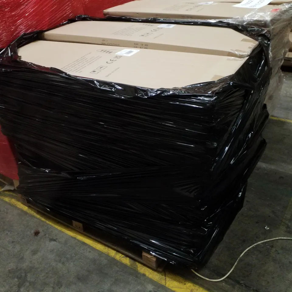 PALLET CONTAINING LARGE QUANTITY OF 4-STEP STEP LADDERS