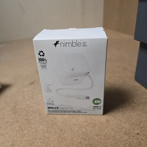 APPROXIMATELY 20 ASSORTED ITEMS INCLUDING NIMBLE WALL CHARGER , CHARMAST POWER BANK AIR BAG CELL PHONE BRACKET