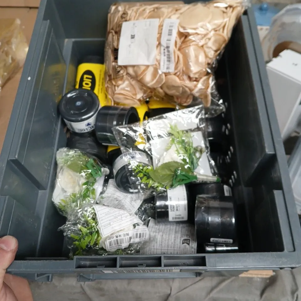 APPROXIMATELY 15 ASSORTED HOUSEHOLD PRODUCTS TO INCLUDE HEAVY DUTY BIN BAGS LATENT PRINT POWDER USB CURTAIN LIGHTS 