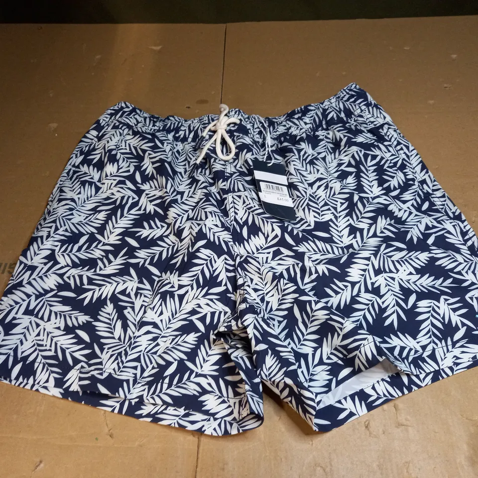 CREW CLOTHING COMPANY SEAWEED PRINT SWIMMING SHORTS SIZE L