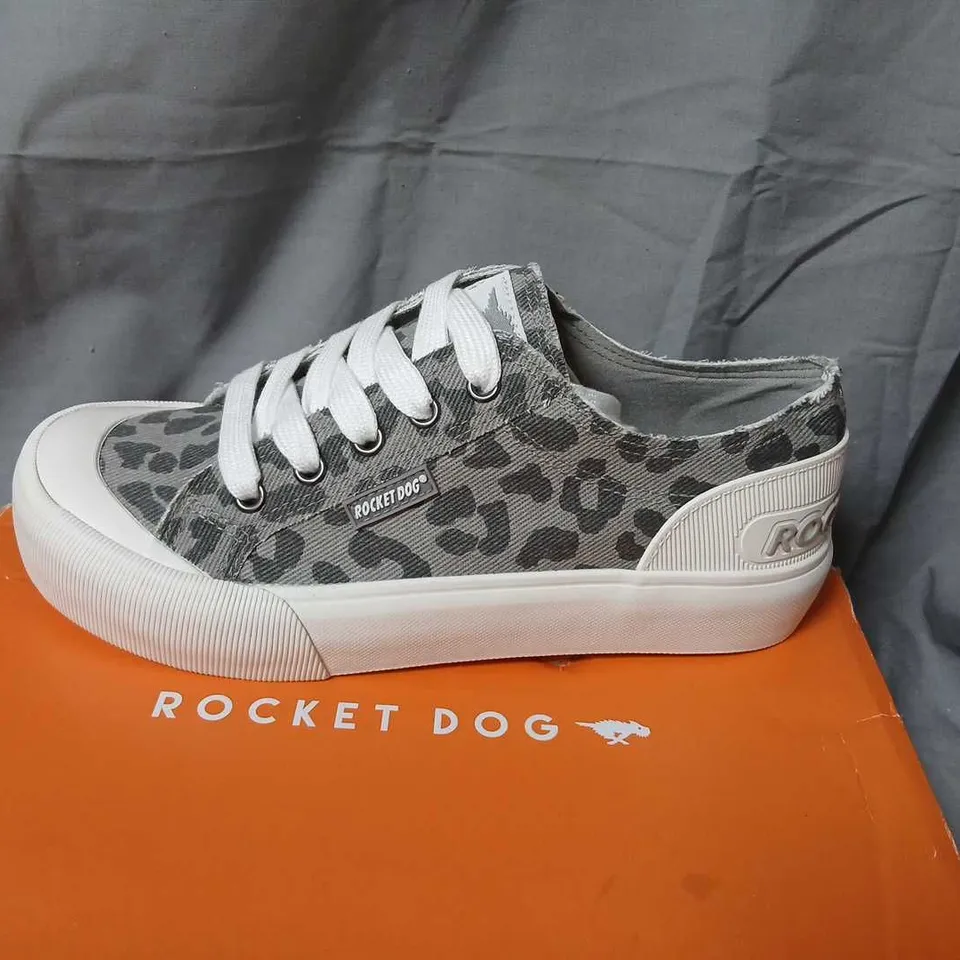 ROCKET DOG LEOPARD PRINT SNEAKERS - GREY, WOMEN'S UK 5 (EU 38)