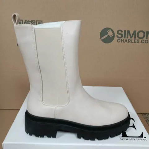 BOXED PAIR OF EMMA SHOES BY EMMA WHITE LEATHER ANKLE BOOTS – SAND - UK SIZE 5
