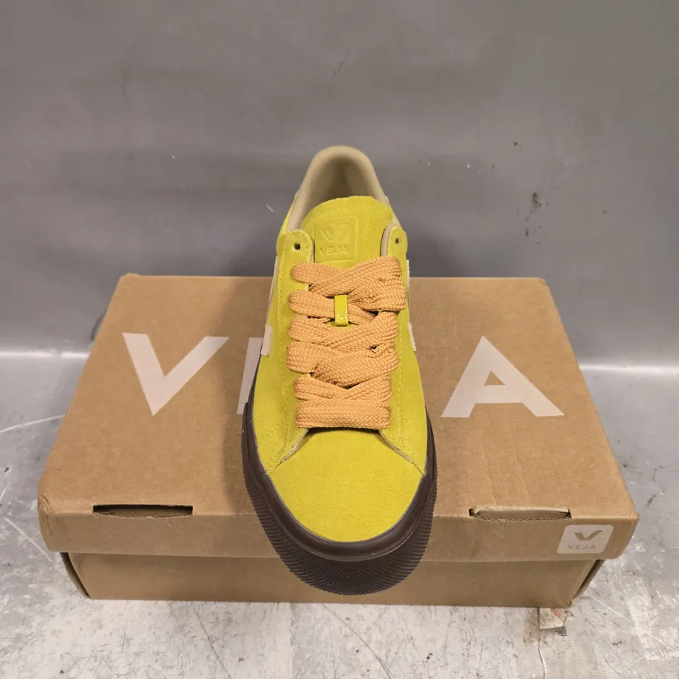 BOXED PAIR OF VEJA CAMPO BOLD TRAINERS - 5
