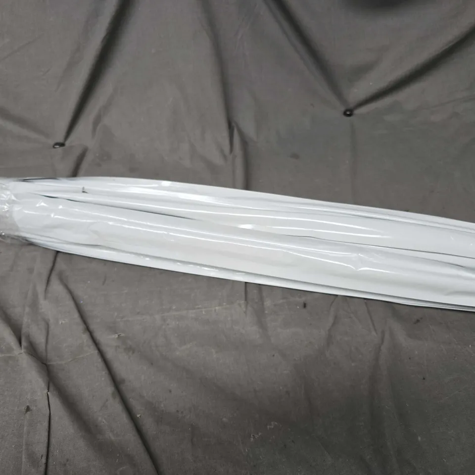 APPROXIMATELY 8 VENTA ILP1000SW LED LIGHTING UNITS - COLLECTION ONLY 