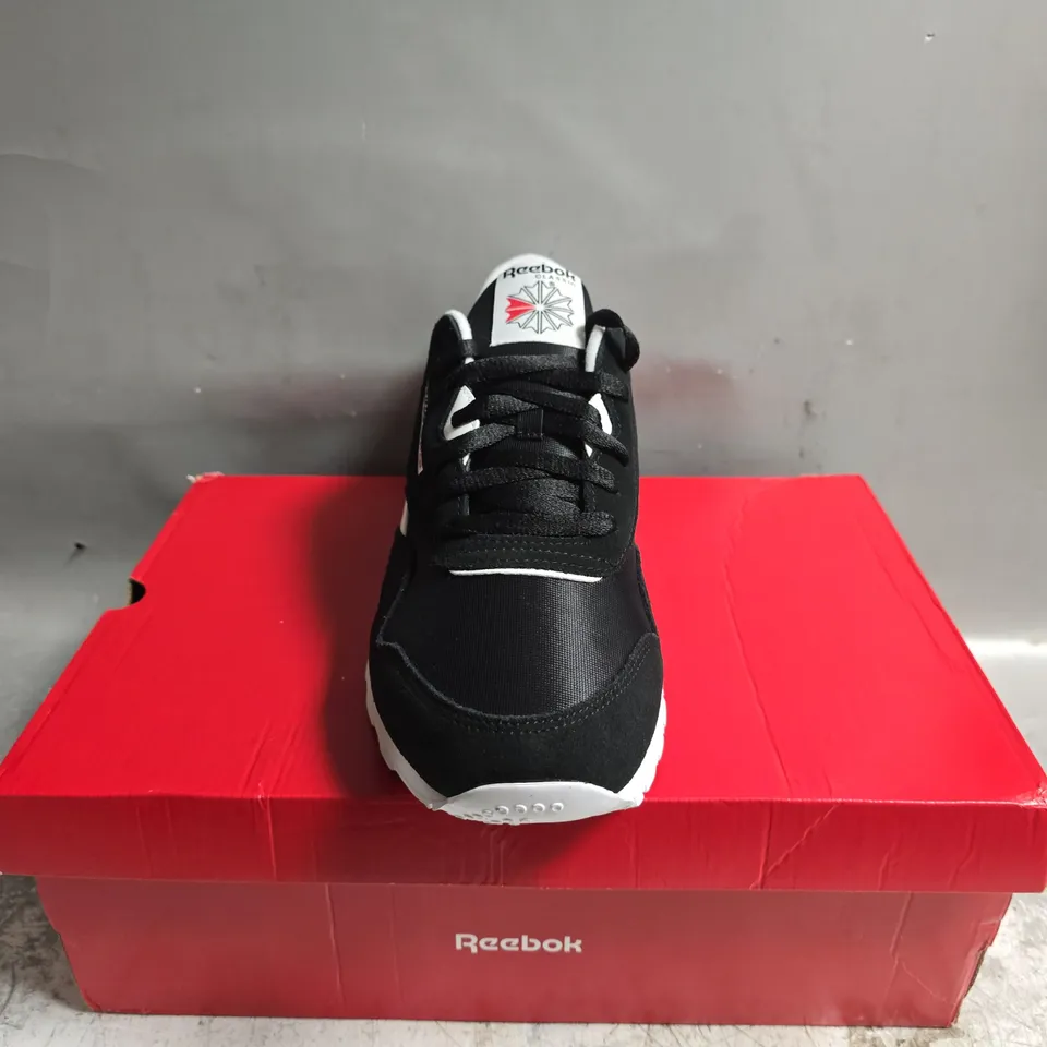 BOXED PAIR OF REEBOK CLASSIC NYLON MENS RUNNING SHOES IN BLACK - UK 11 